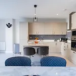 Dublin Premier Oasis *